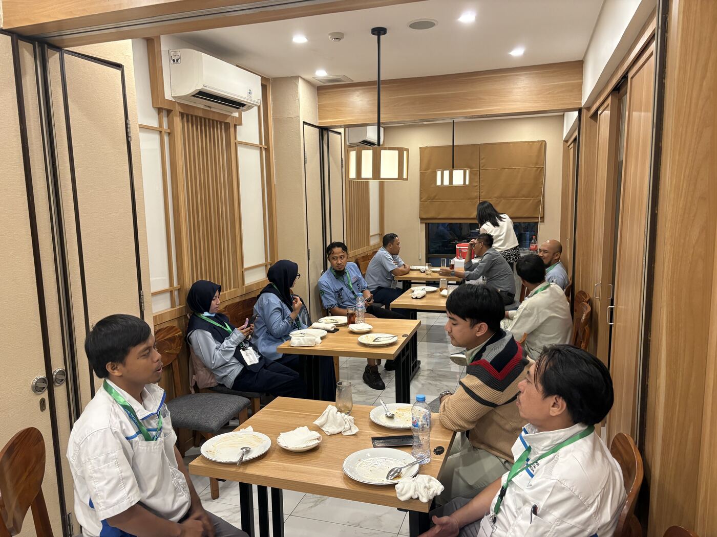 初日の夜はWelcome Dinner。8社の垣根を越えた仲間づくりも、このプログラムの大切な要素